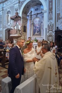 Kirchliche Trauung in Italien am Gardasee. Euer Hochzeitsfotograf aus Nuernberg in der Chiesa San Vincenzo.
