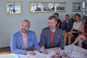 Hochzeitsfotograf begleitet die Trauung/Verpartnerung in Zuerich.