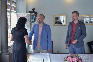 Standesamtliche Trauung/Verpartnerung in Zuerich. Der Hochzeits Fotograf aus Nuernberg macht die Bilder.