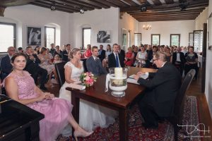 Trauung im Pfinzingschloss. Der Hochzeitsfotograf macht die Reportage.