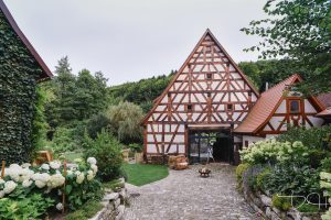 Der Hochzeitsfotograf aus Nuernberg im Laeidlhuf bei Hersbruck.