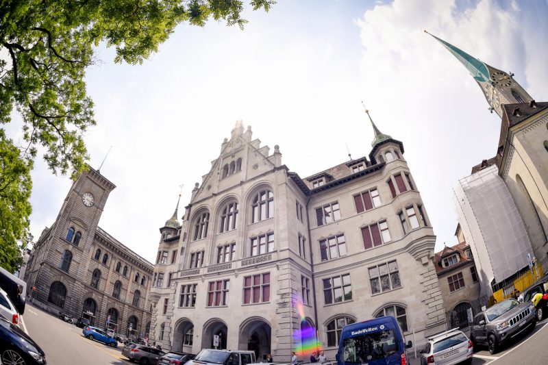 Der Hochzeitsfotograf beim Standesamt Zuerich