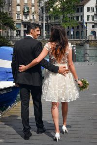 Braut und Braeutigam fotografiert vom Hochzeitsfotografen in der Schweiz