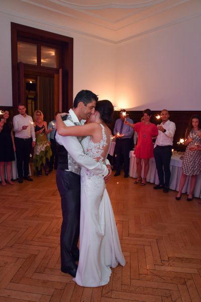 Der Hochzeitstanz im Sorell Hotel Zuerichberg. Die Bilder macht der Hochzeitsfotograf