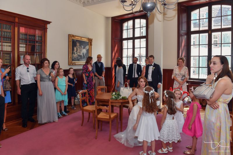 Der Hochzeitsfotograf aus Nuernberg im Trauzimmer im Zivilstandesamt in Basel