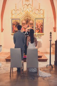 Die Trauung fotografiert von dem Hochzeitsfotografen aus Nuernberg. Hochzeitsfotograf in Leerstetten.