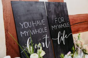 Hochzeitsfotograf aus Nuernberg macht die Hochzeitsbilder in Schwanstetten.